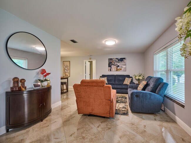 Building Photo - 1267 Summerwood Cir