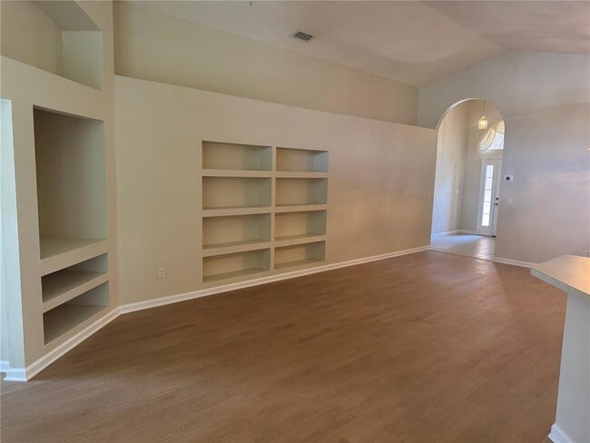 Building Photo - 15612 Markham Dr