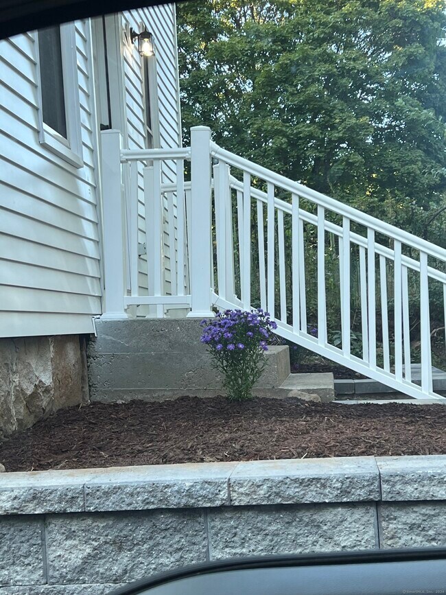 Building Photo - 46 Morgan St