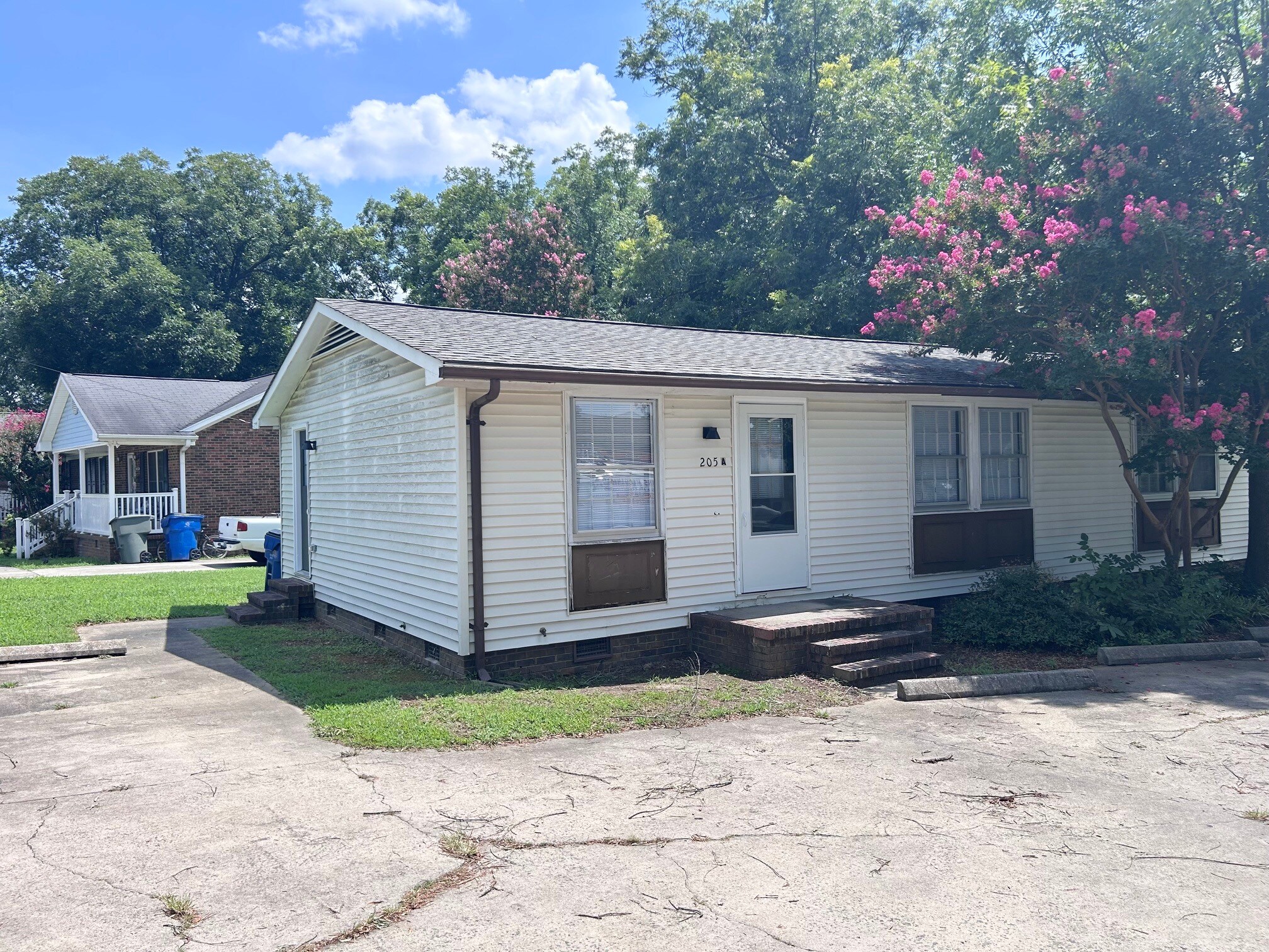 Building Photo - 205 E Gilbreath St