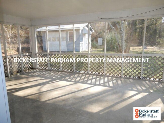 Building Photo - Brick Home Located Off Of Schatulga Rd! Wi...