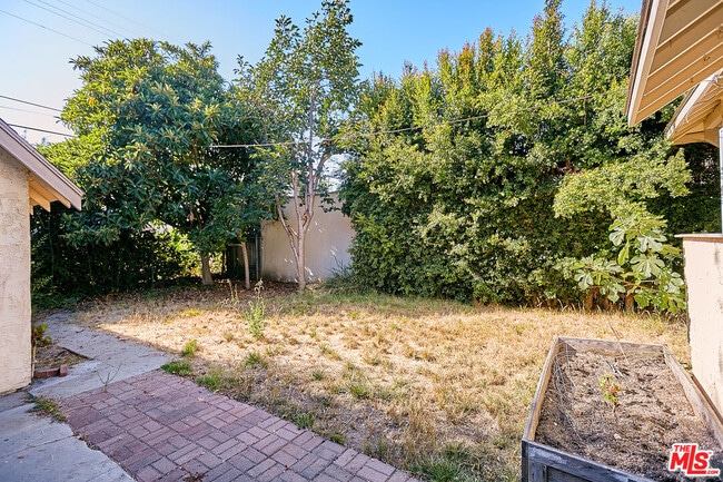 Building Photo - 1253 Keniston Ave