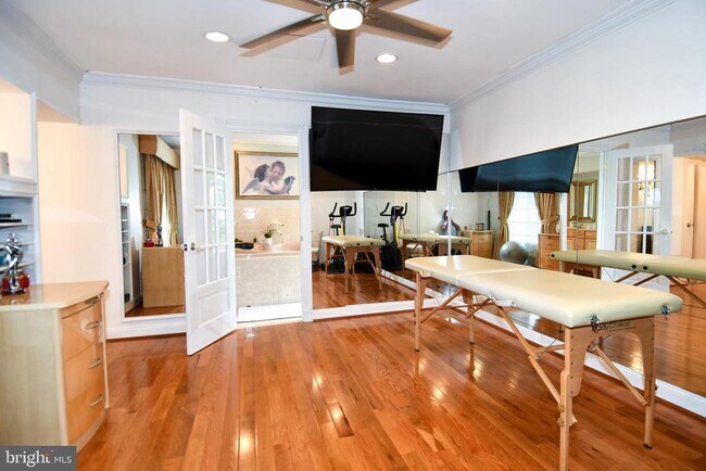 Building Photo - 9401 Hickory View Pl