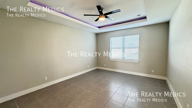 Building Photo - 13 Zinnia Ln