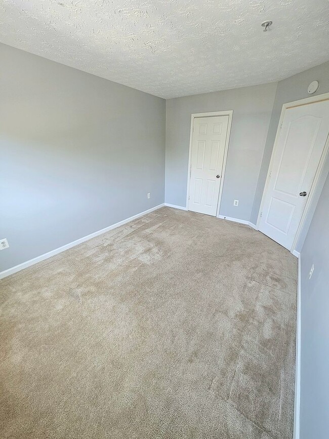 Building Photo - Beautiful 3 BR 2.5 BA Townhome Near Bowie ...