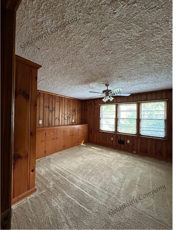 Building Photo - 9 Sedgefield Dr