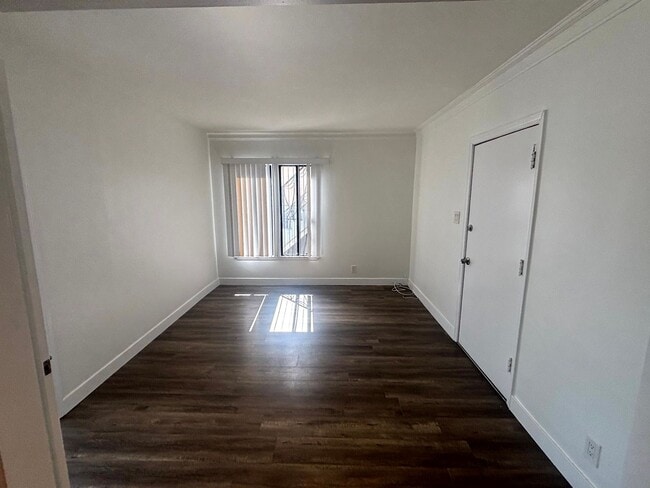 Interior Photo - 5623-5633 Venice Blvd