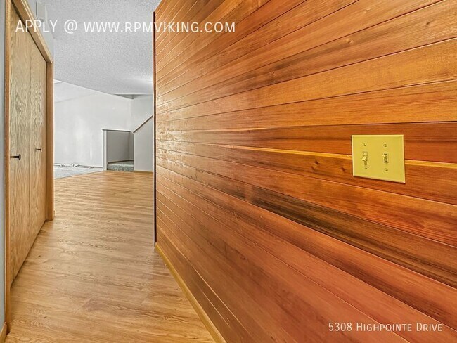 Building Photo - 2br 2.5ba 2cg ~ Security Deposit Free Alte...