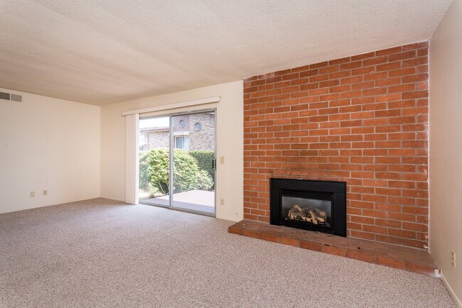 Building Photo - 3 bedroom house on large lot