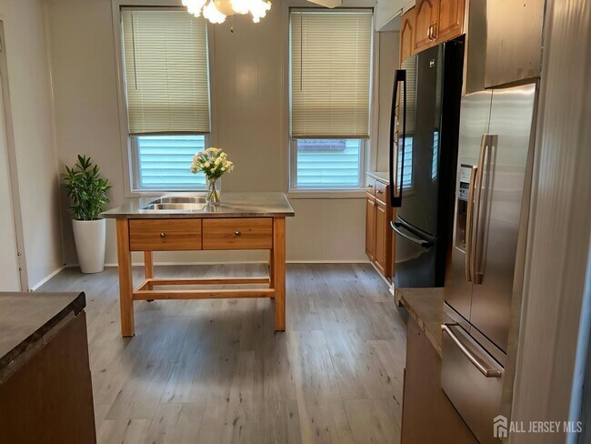 Building Photo - 93 Schley St