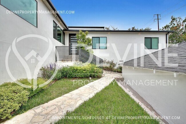 Building Photo - 3026 Greenfield Ave