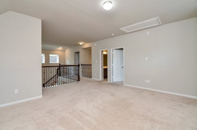 Building Photo - 5443 Grand View Dr