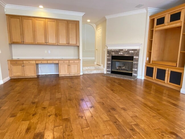 Building Photo - Beautiful 5 bedroom Newbury Park home with mountain views