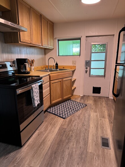 Building Photo - 12136 Fairway Ave