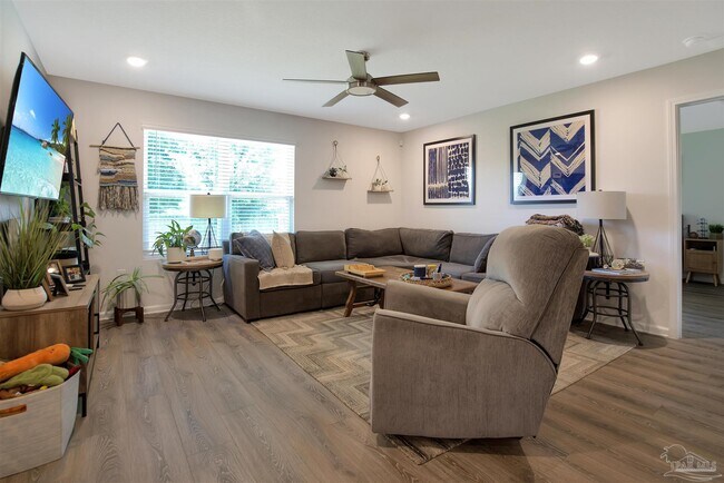 Building Photo - 951 Lovebird Ct