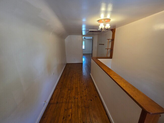 Building Photo - 530 Brandon St