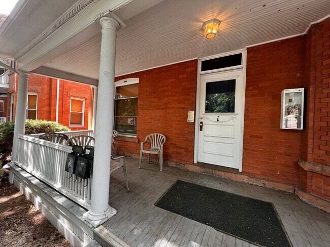 Interior Photo - The Remington (BR-LN-KB)