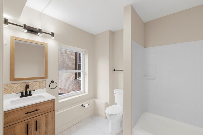 Building Photo - 135 3rd St