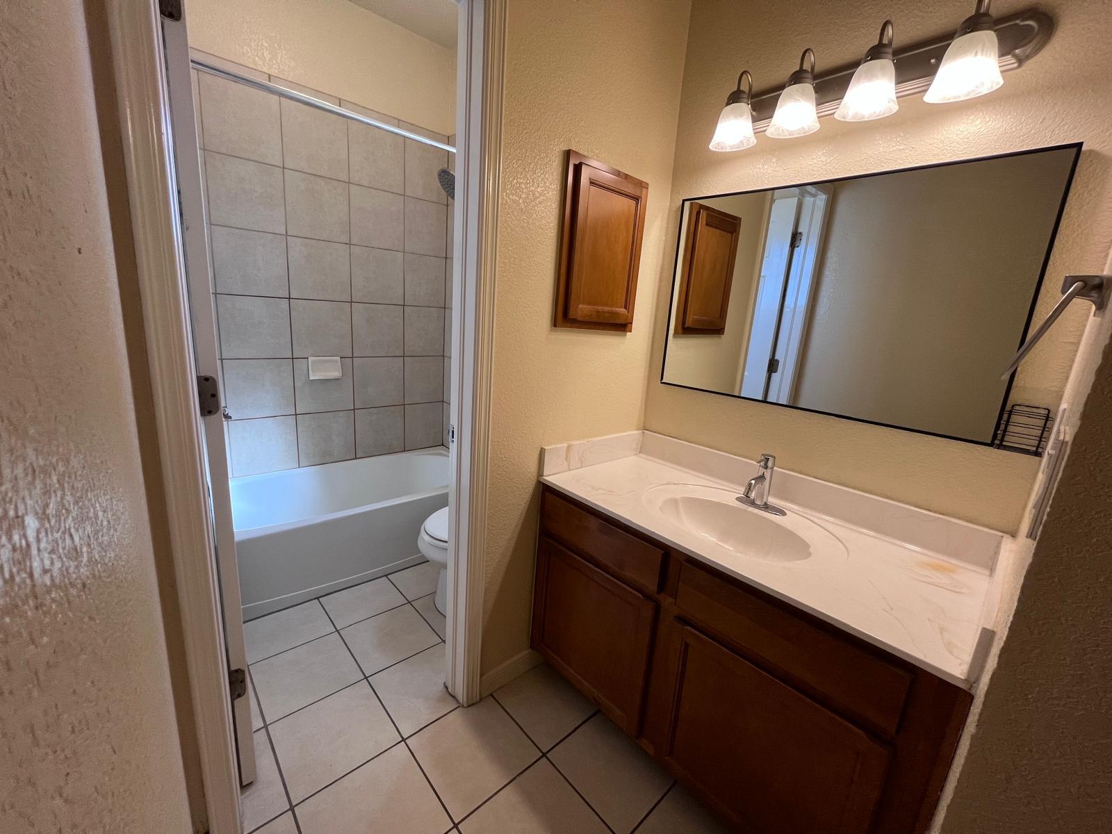 Building Photo - 3150 N Yarbrough Dr