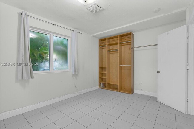 Building Photo - 9441 SW 27th Dr