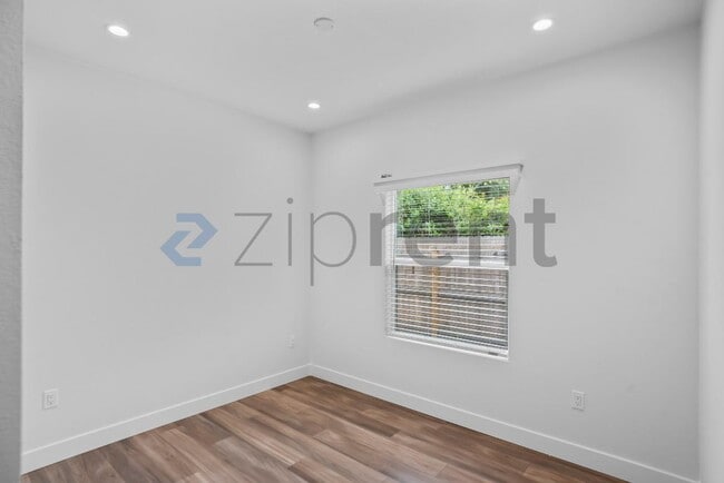 Building Photo - 10112 Westminster Ct