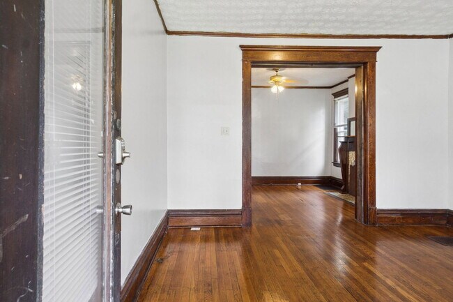 Building Photo - 293 E 14th Ave