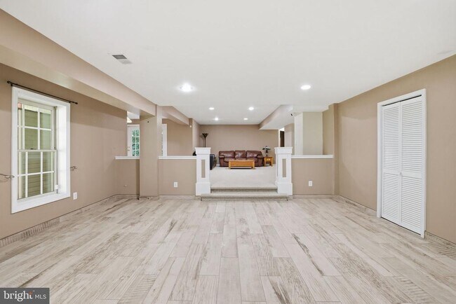 Building Photo - 5767 Bush Hill Dr