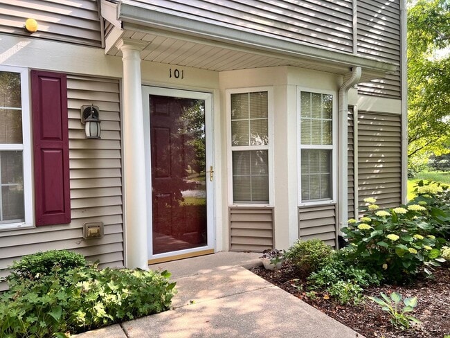 Building Photo - 2411 Sheehan Dr