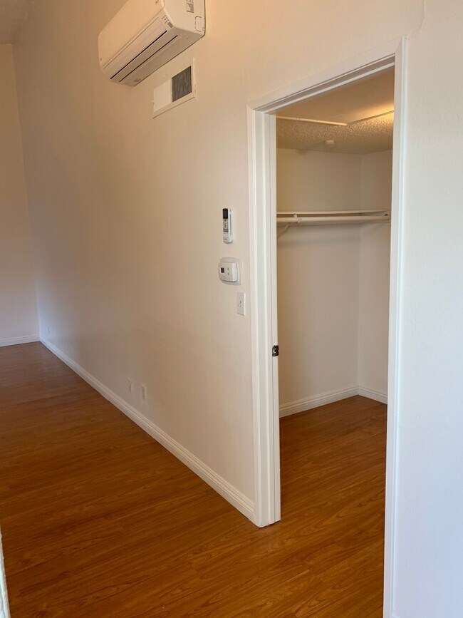 Building Photo - Bright, comfortable, and spacious one bedroom Condominium