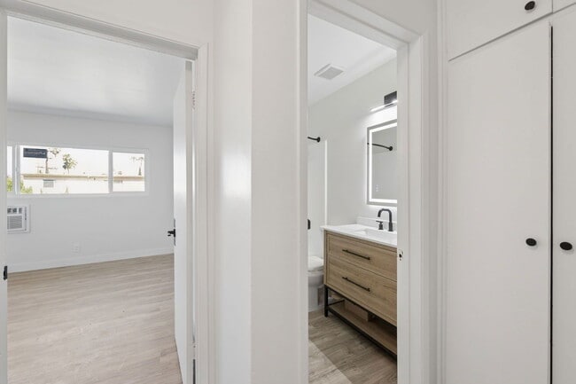 Building Photo - 6828 Fulton Ave