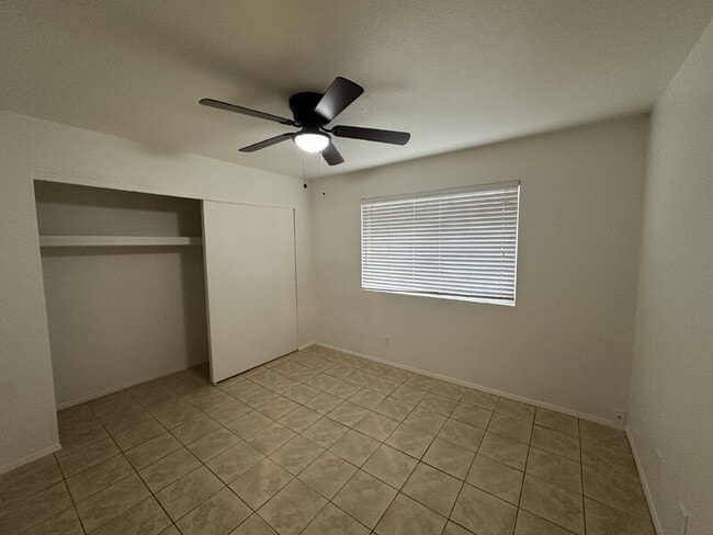 Building Photo - 1559 W Mercer Ln