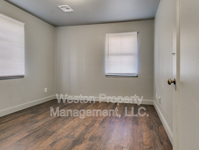 Building Photo - 2101 Westchester Dr