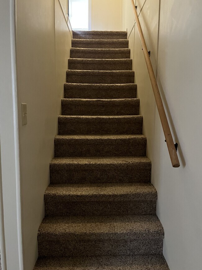 Building Photo - 611 Lincoln Way W