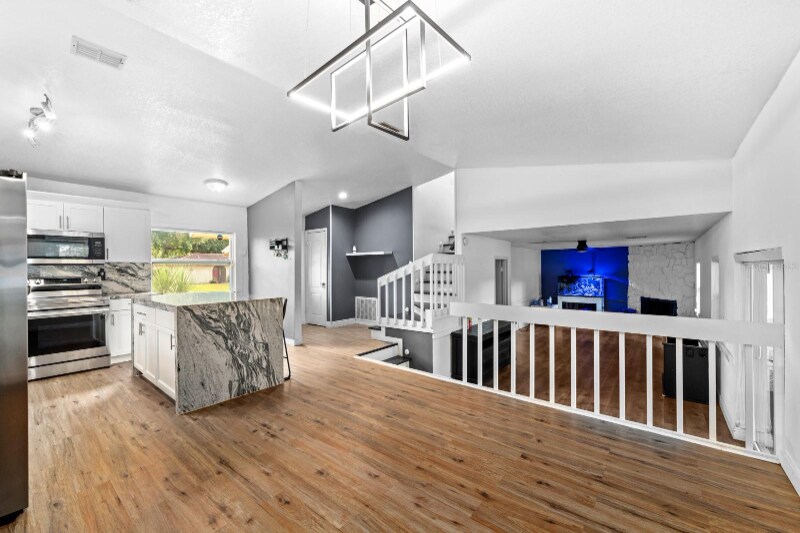 Building Photo - 3210 Acapulco Dr