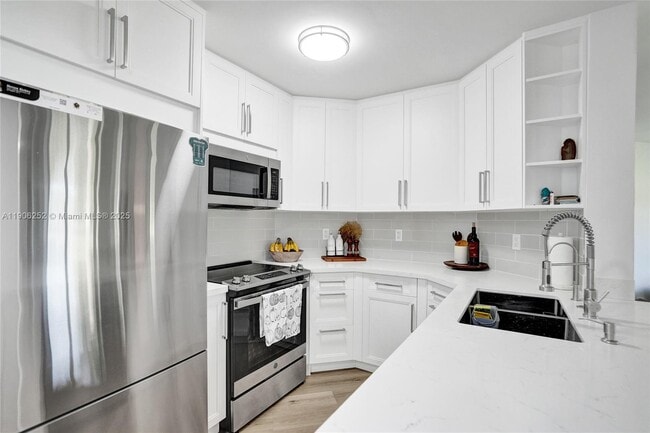 Building Photo - 8137 NW 17th Manor