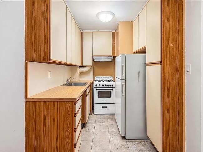 Building Photo - 877 Bay Ridge Ave