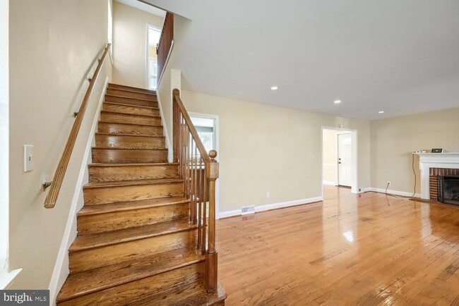 Building Photo - 6609 Fairdel Ave