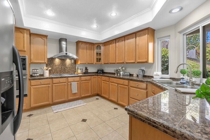 Building Photo - 25151 Via Playa