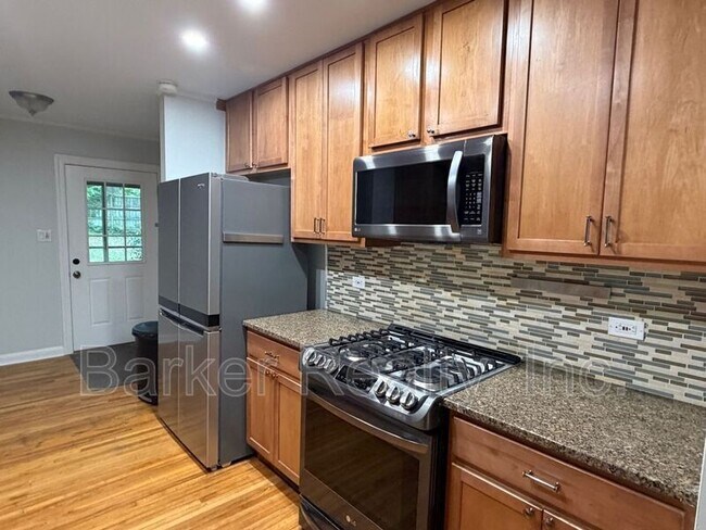 Building Photo - 401 Barclay Rd