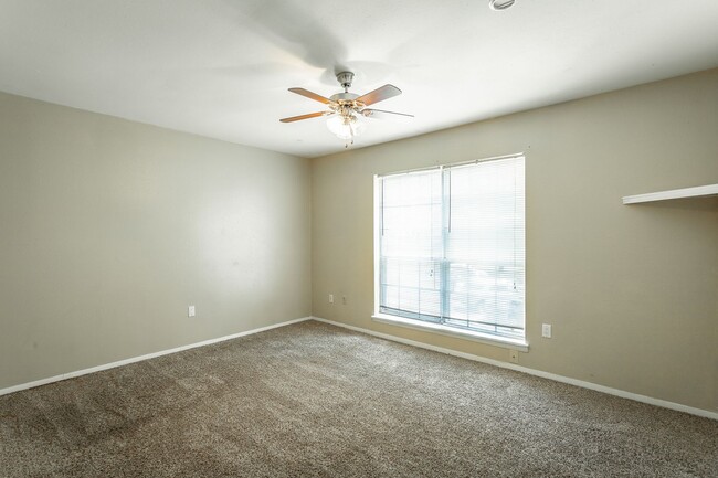 Building Photo - 1 bedroom 1 bath in Signal View