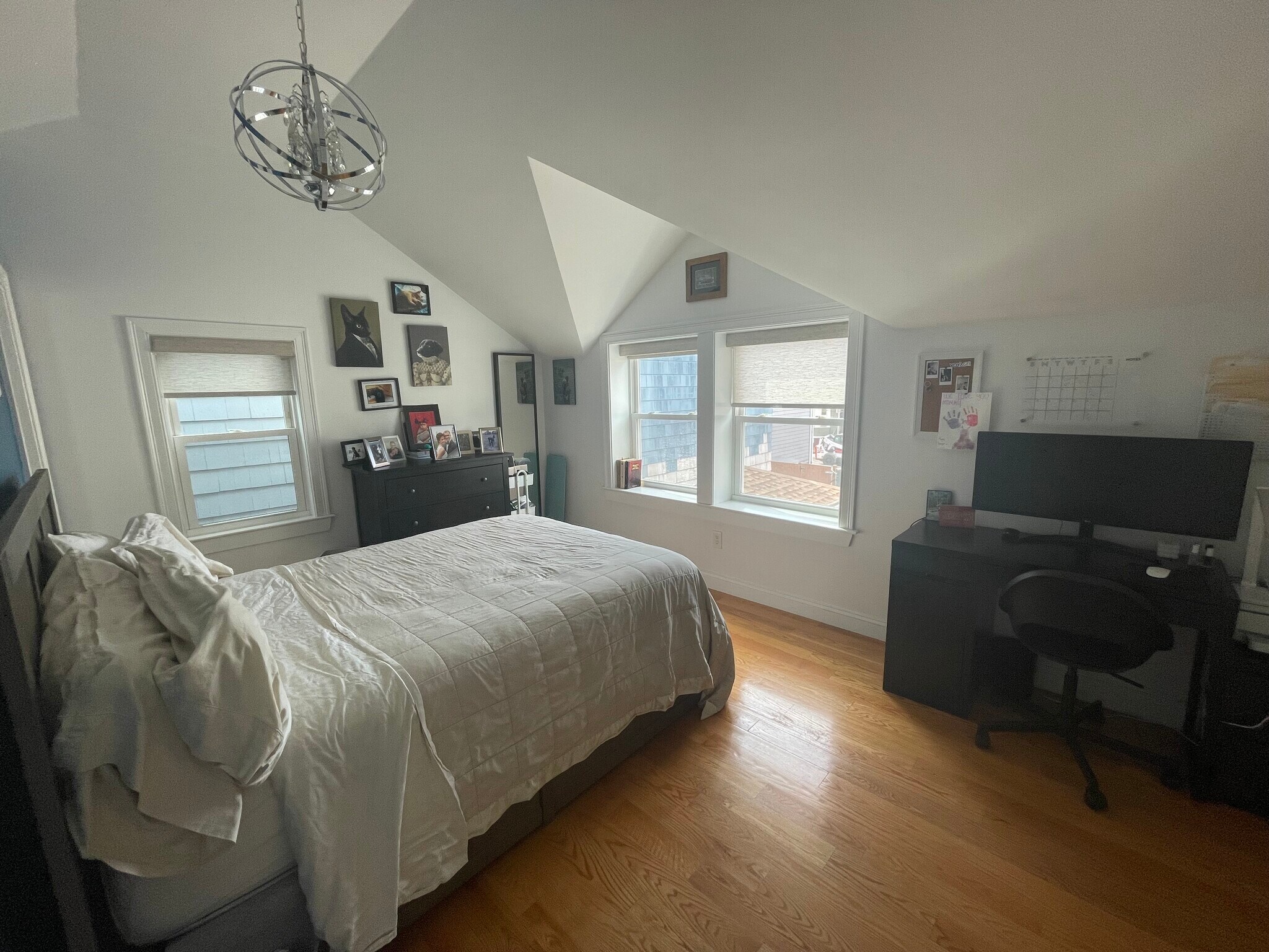 Master (2nd floor) - 11 Oakland St