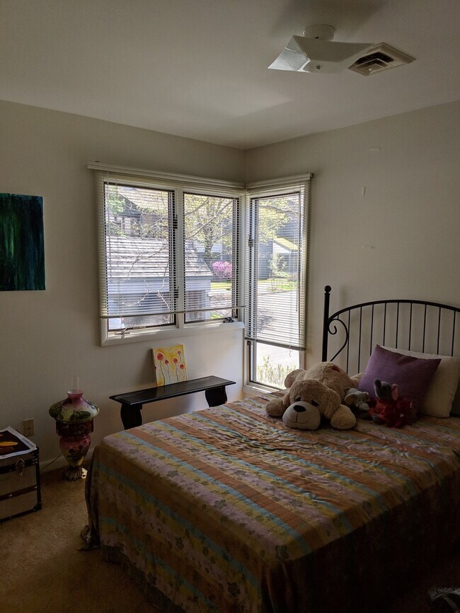 Building Photo - Toftrees 3 bedroom, 2.5 bathroom townhome