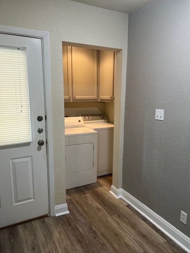 Building Photo - 2 Bedroom 1 Bathroom Old Town Home