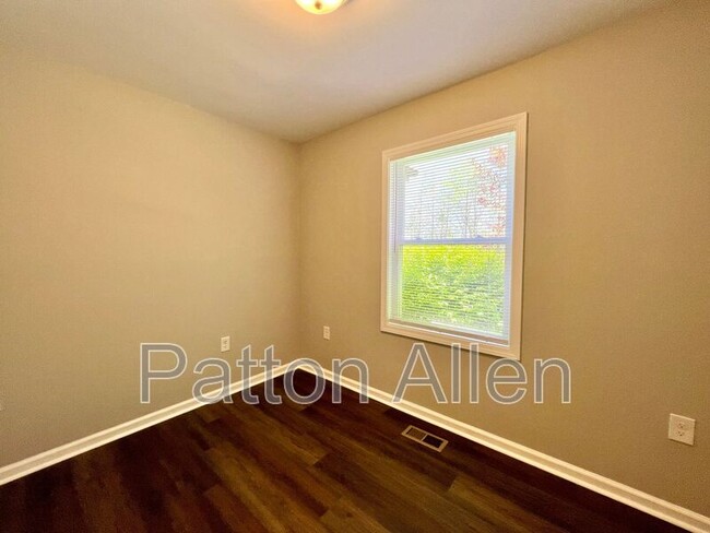 Building Photo - 1754 Meadowbrook Terrace