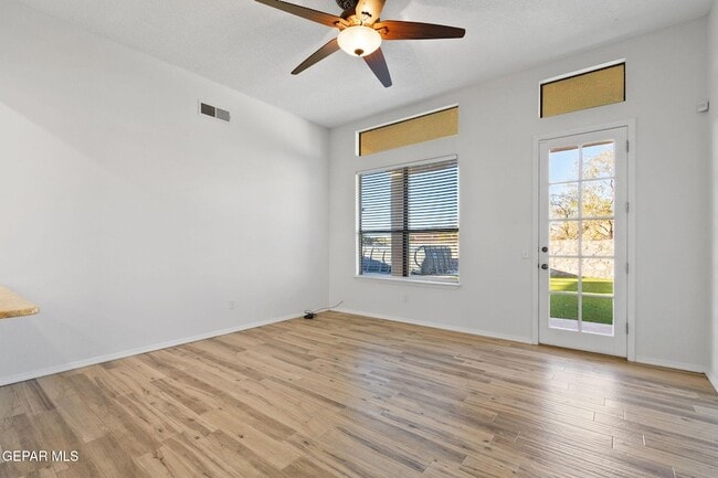 Building Photo - 6401 Franklin Ridge Dr