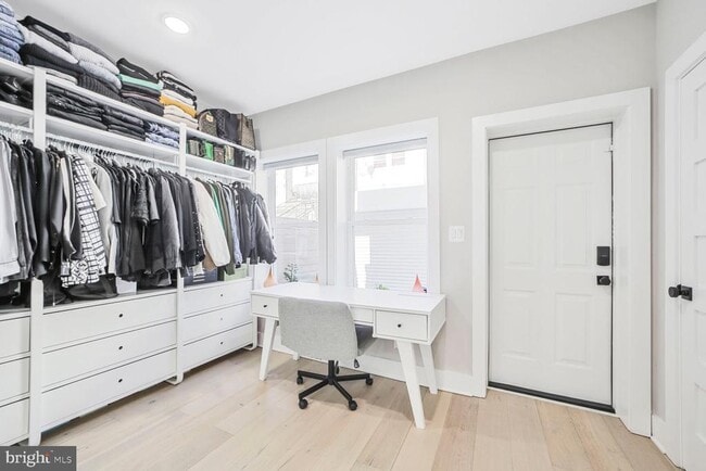 Building Photo - 1144 Owen Pl NE