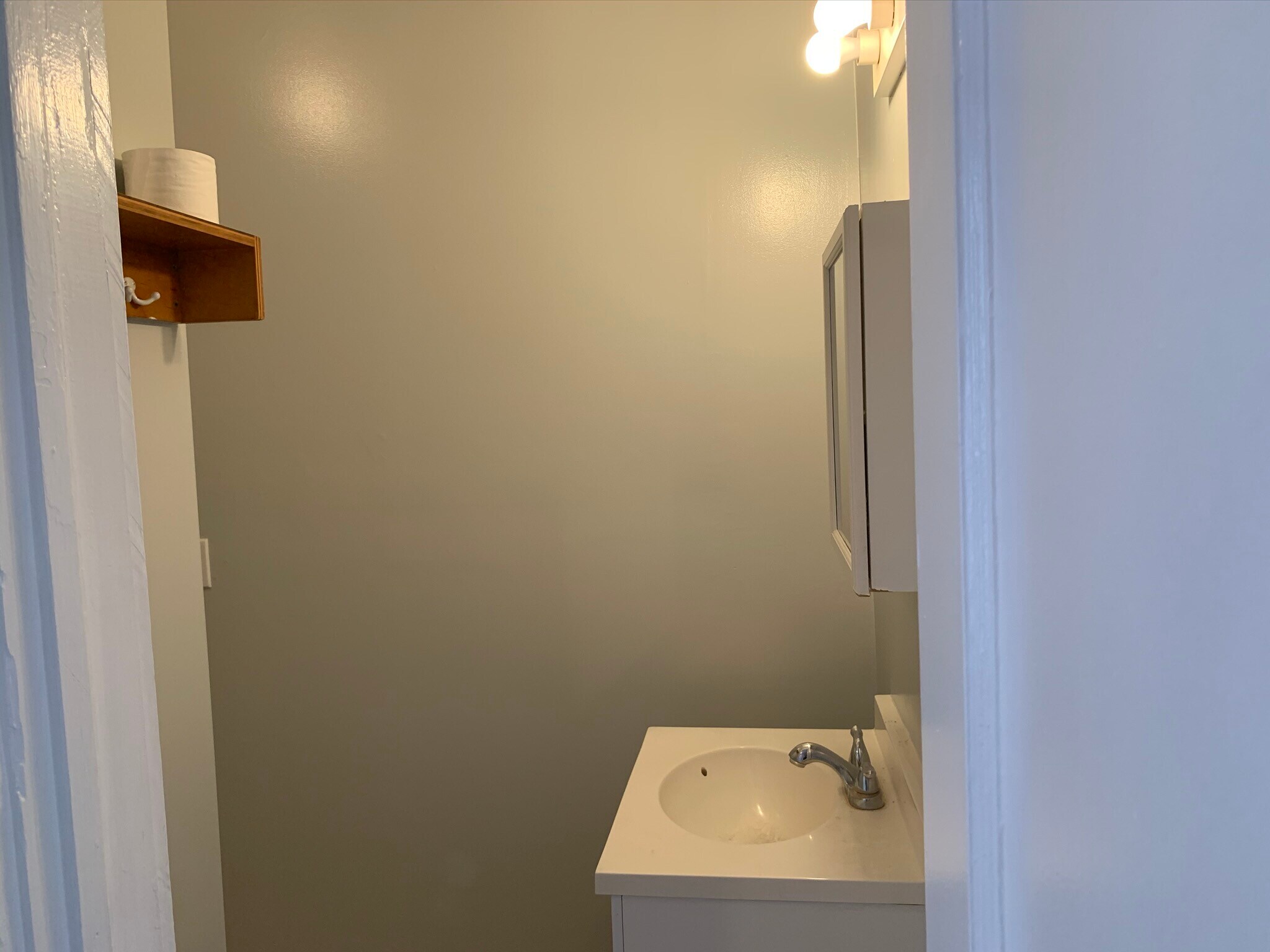 bathroom - 2243 Gilmore St