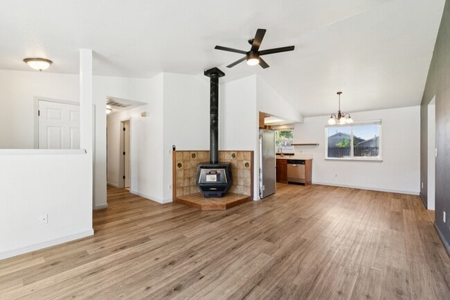 Building Photo - 5591 N Marlboro Ave