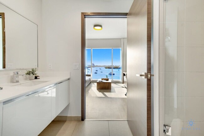 Building Photo - 777 N Ocean Dr