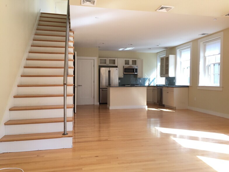 Building Photo - 75 Hamilton St